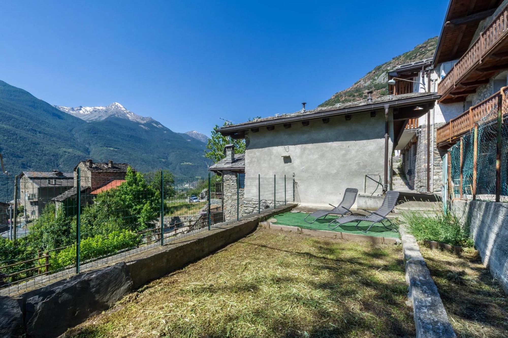 Il Nido Di Letizia Apartment Châtillon Exterior photo