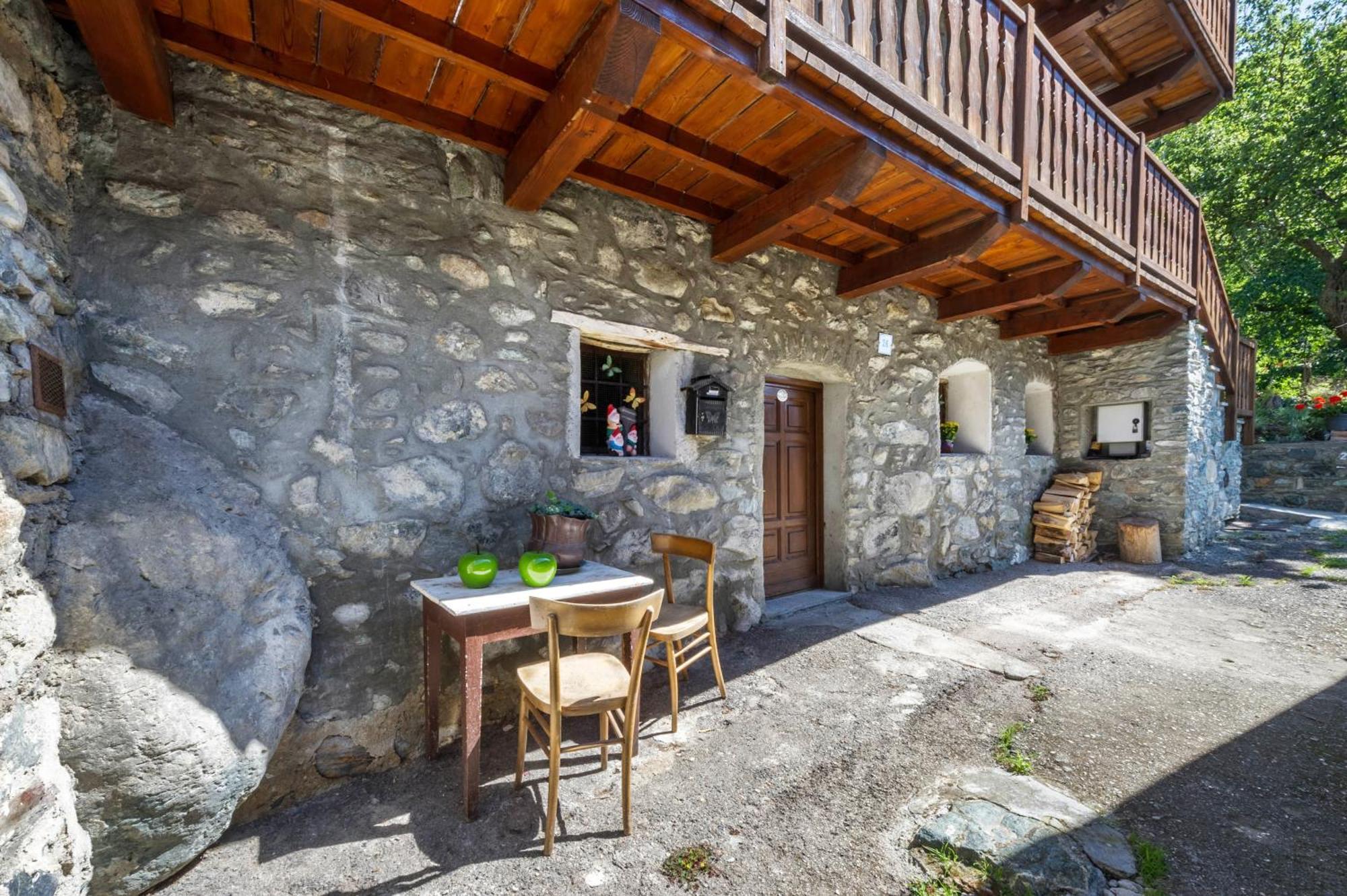 Il Nido Di Letizia Apartment Châtillon Exterior photo