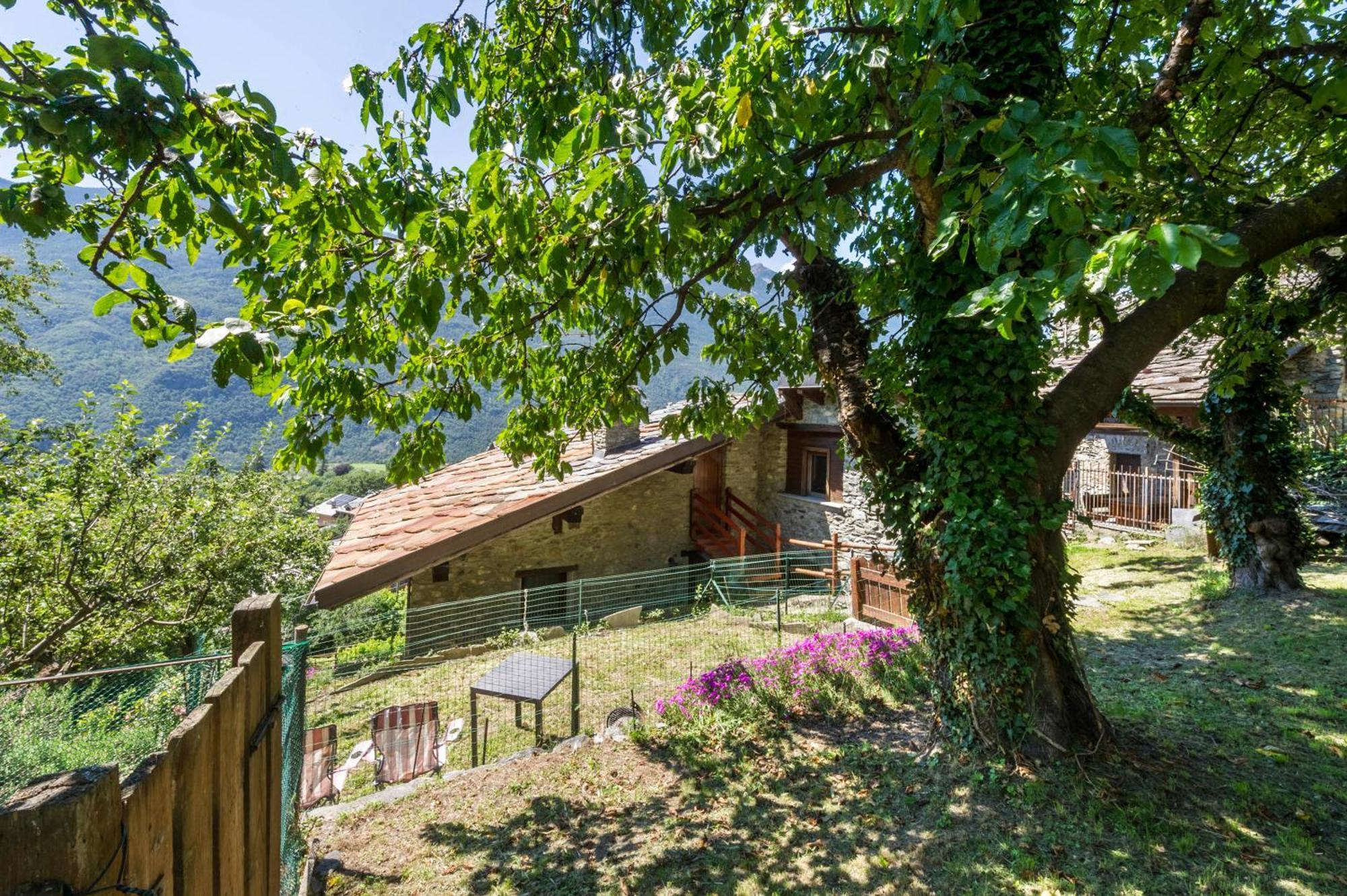 Il Nido Di Letizia Apartment Châtillon Exterior photo