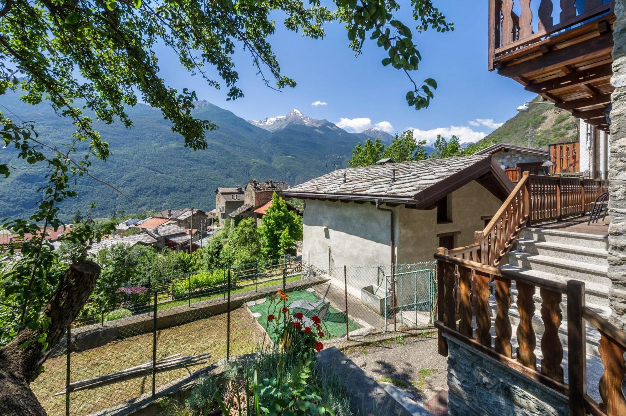 Il Nido Di Letizia Apartment Châtillon Exterior photo