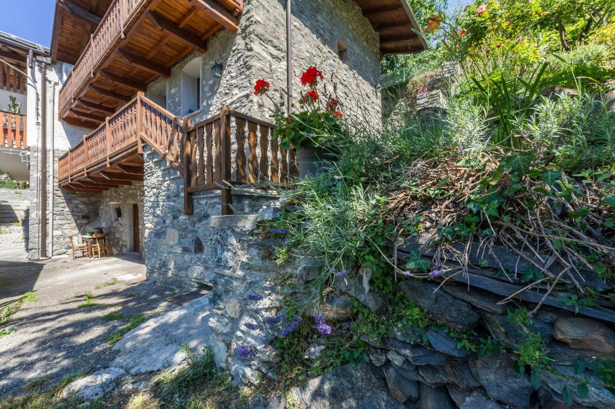 Il Nido Di Letizia Apartment Châtillon Exterior photo